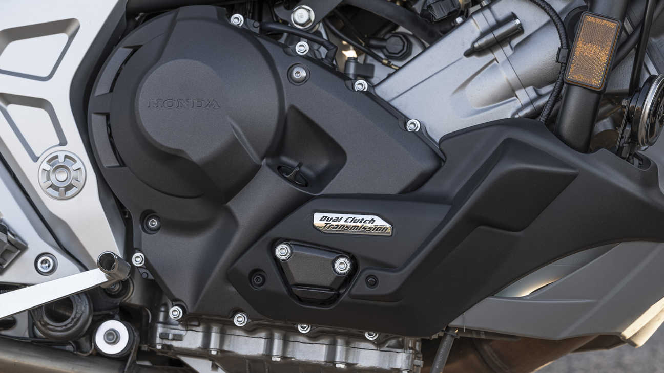 NC750X, Six-speed manual gearbox or Dual Clutch Transmission (DCT)
