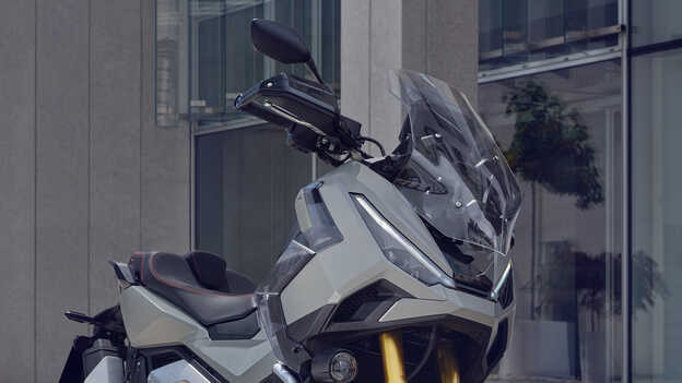 X-ADV front three quarter static image with Durabio screen