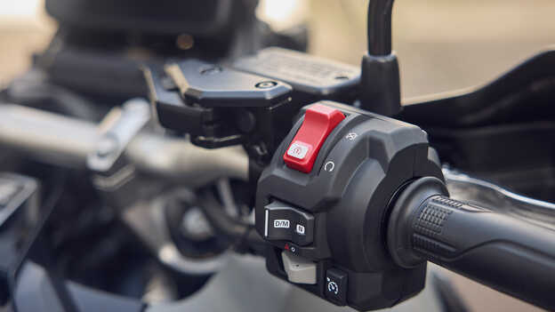 X-ADV Close-up of handlebar cruise control