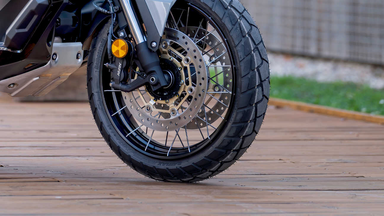 X-ADV, Tough, durable wheels and block tyres