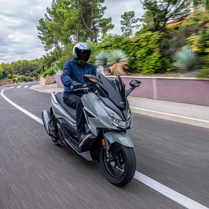 Девушки на байке Honda Forza Пхукет