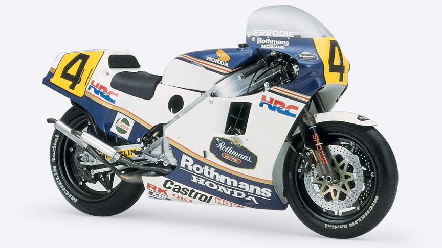 Side facing Honda NSR500.