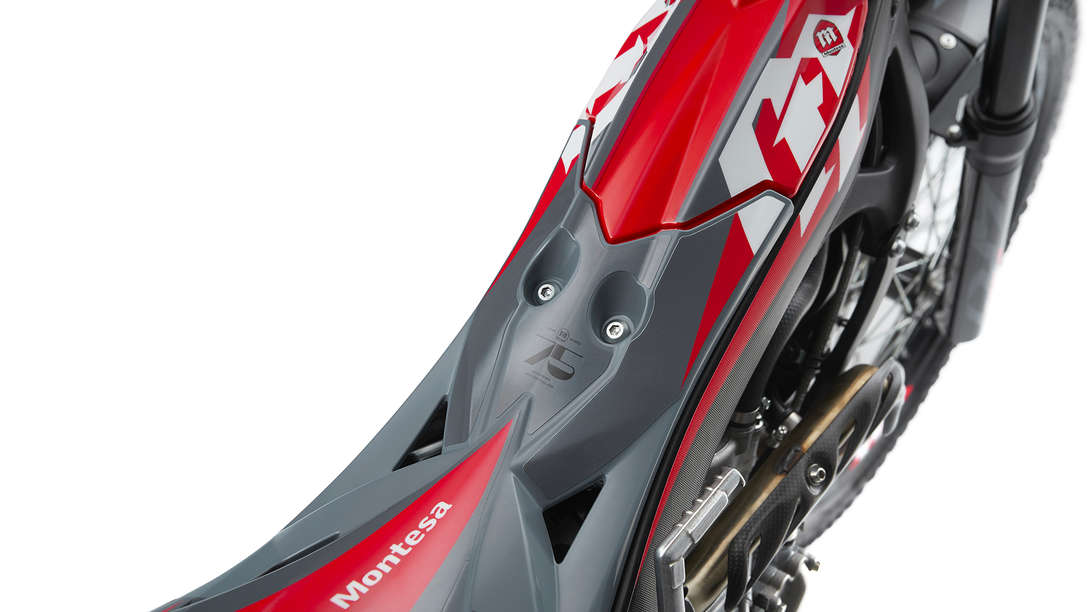 Montesa Cota 301RR zoom on fuel tank