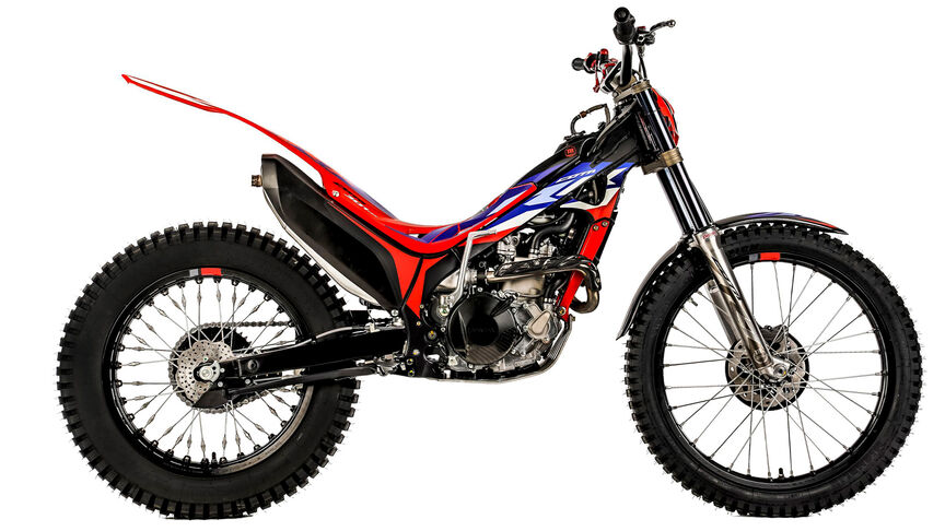 Montesa Cota 4RT 301RR in studio