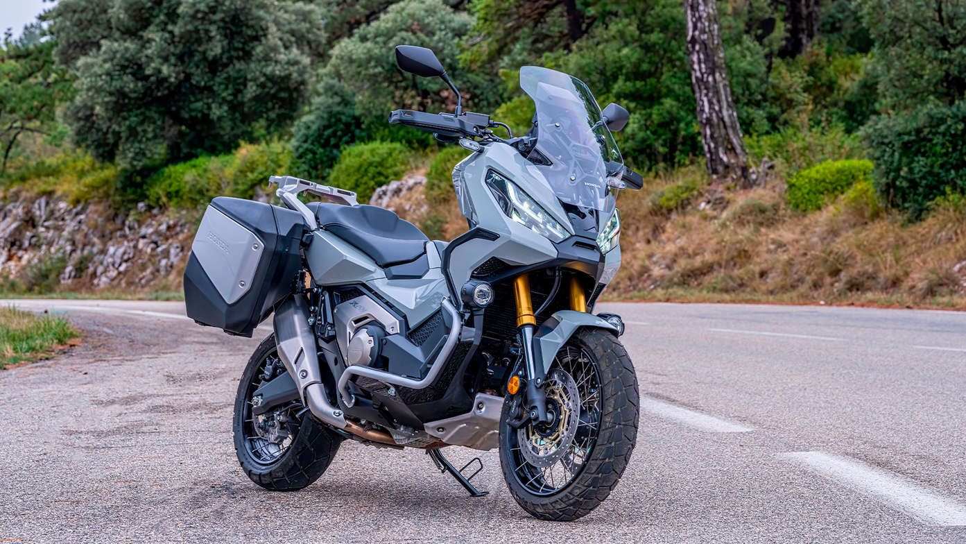 Honda, X-ADV, 3-quarter right side, static, on the road