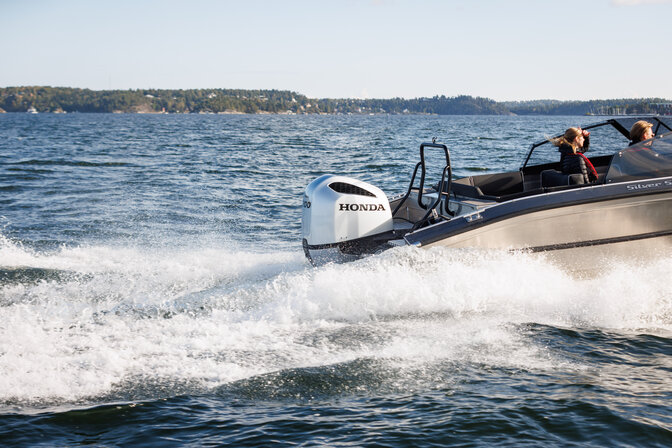 Close-up of Honda dual lever remote control