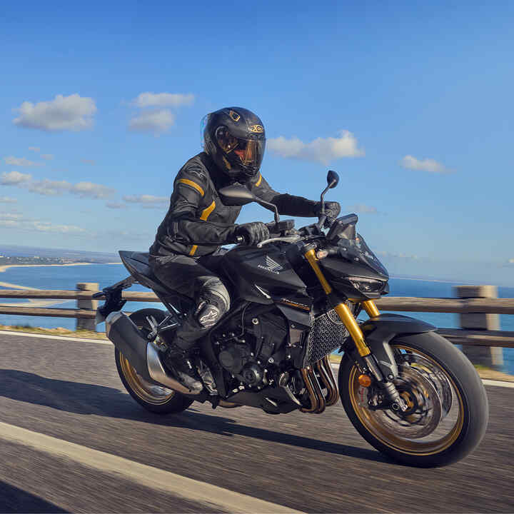 2025 CB1000 Hornet front three quarter dynamic shot