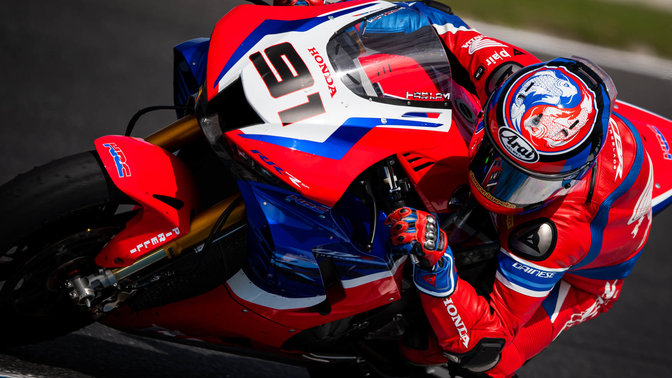 Front three-quarter facing Honda Fireblade in a WSBK race.