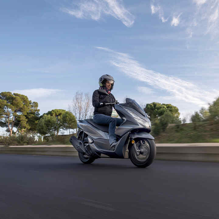 The Brand New PCX125 | 125cc Scooters | Honda UK