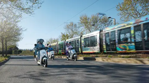 Honda EM1 e: riding next to train