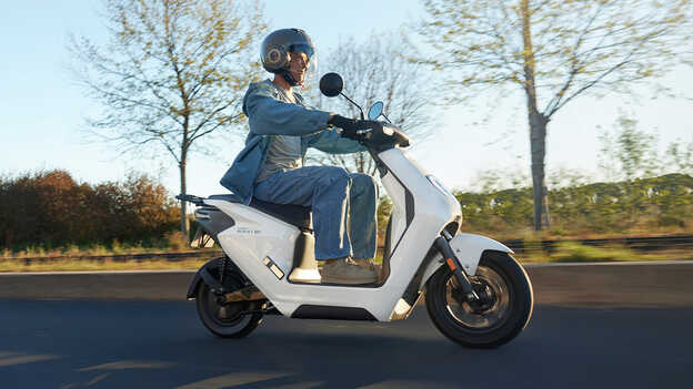 Charging scooty honda top