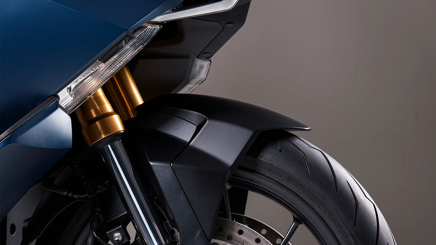 Forza 750, Sporty, motorcycle-specification chassis and suspension