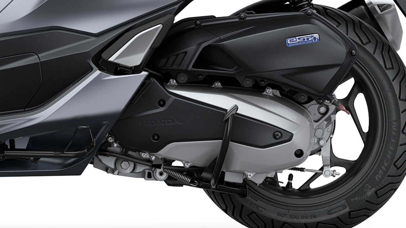 Honda PCX125 - More powerful eSP+ four-valve, water-cooled SOHC engine 