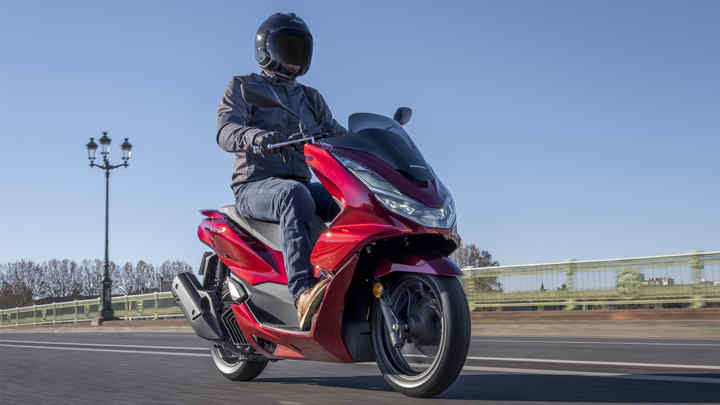 The Brand New Pcx125 125cc Scooters Honda Uk