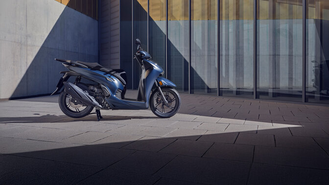 Side facing Honda 350i in courtyard location. 