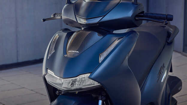 Close up of Honda SH350i LED features.