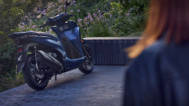 Rear facing Honda SH350i in garden location. 