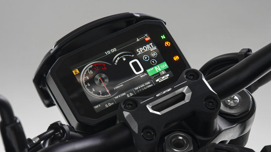 CB1000R Black Edition, 5-inch TFT screen with Honda Smartphone Voice Control System