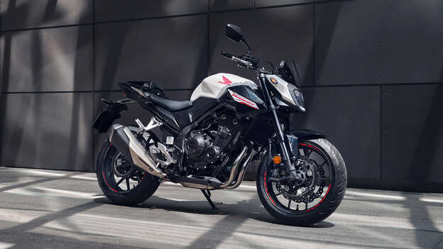 CB500 Hornet side ¼ image