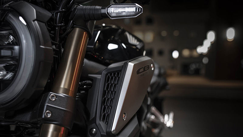 CB650R Neo Sports Café, zoom on dual air intake duct