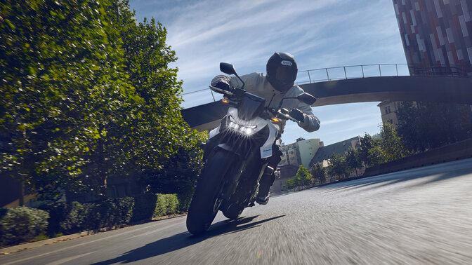 Honda CB750 Hornet being ridden in tunnel
