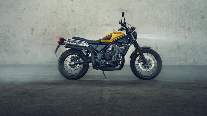 Honda CL500 close up.