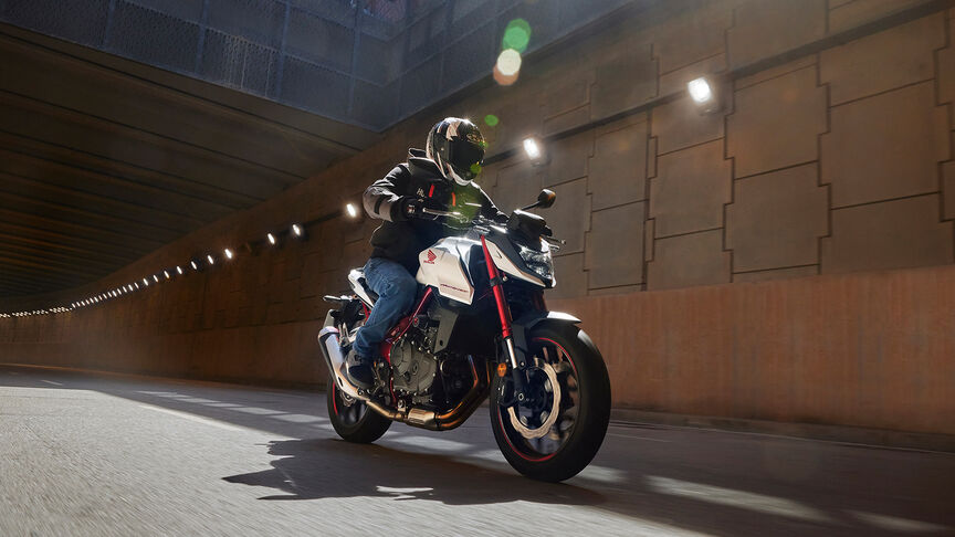 Honda | CB750 Hornet | Street | High Performance Twin-Cylinder