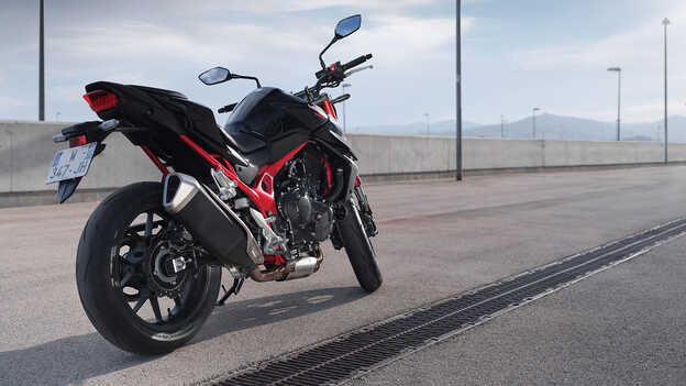 Honda | CB750 Hornet | Street | High Performance Twin-Cylinder