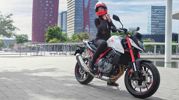 Honda CB750 Hornet Street High Performance Twin Cylinder