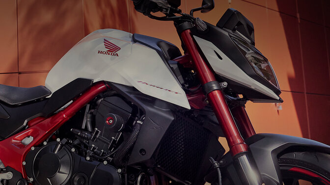 Honda Hornet front ¾ image