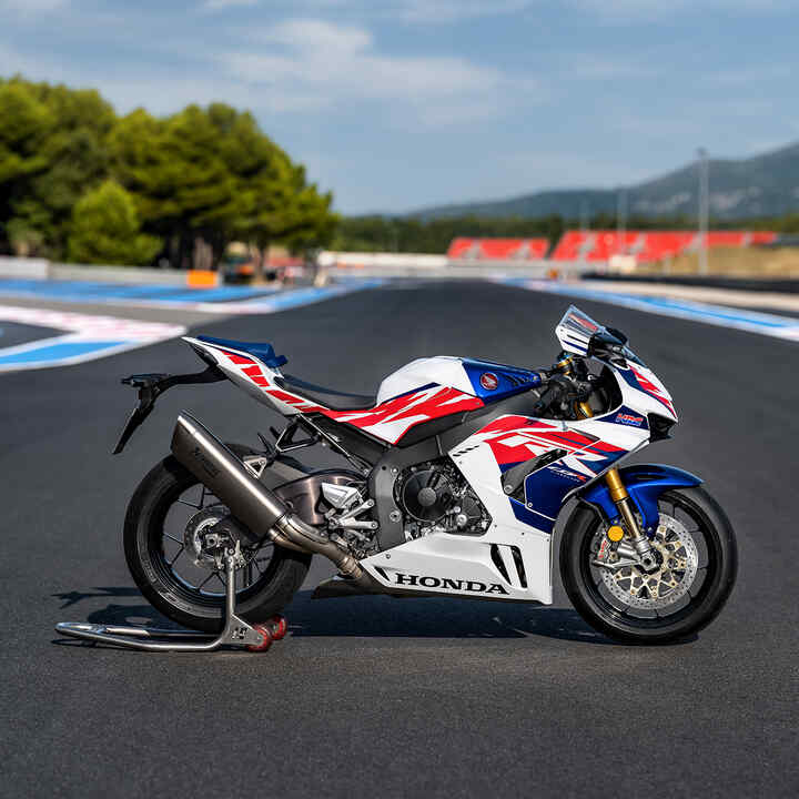 Right side view of Honda CBR1000RR-R Fireblade on a race track