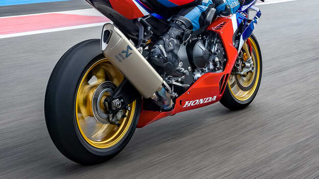 Honda CBR1000RR-R Fireblade SP with High-Efficiency Akrapovic Titanium Muffler and New Exhaust Design