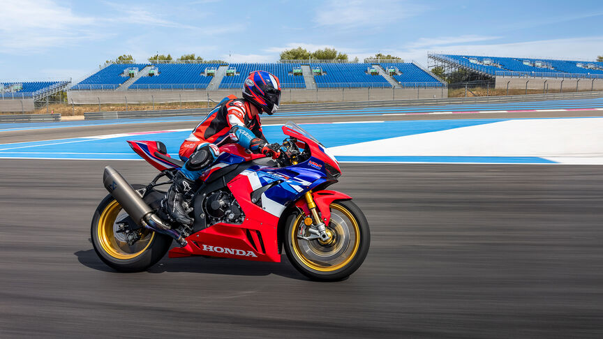 Honda CBR1000RR-R Fireblade SP highlighting High-RPM Inline Four Cylinder Semi Cam Engine