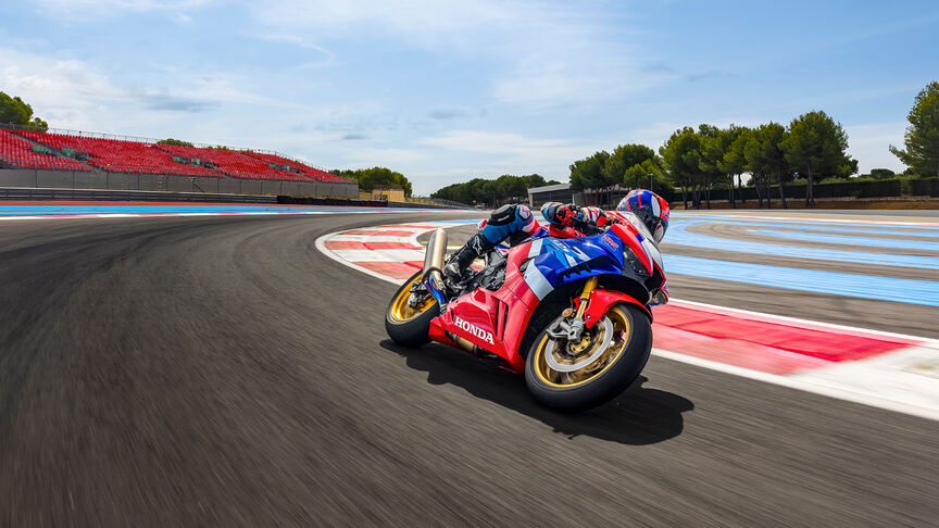 Honda CBR1000RR-R Fireblade SP highlighting High-RPM Inline Four Cylinder Semi Cam Engine