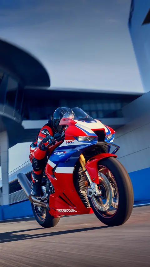 Rider on CBR1000rr-r Fireblade on the track.