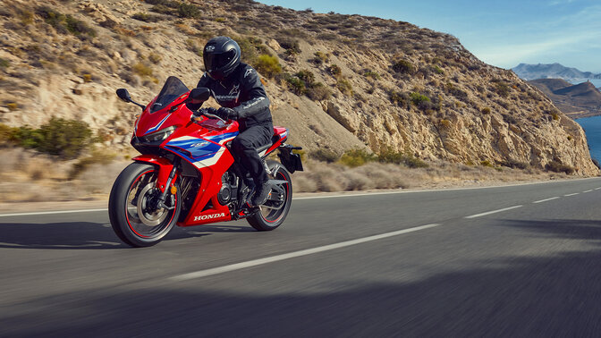 CBR500R front three quarter dynamic shot with rider