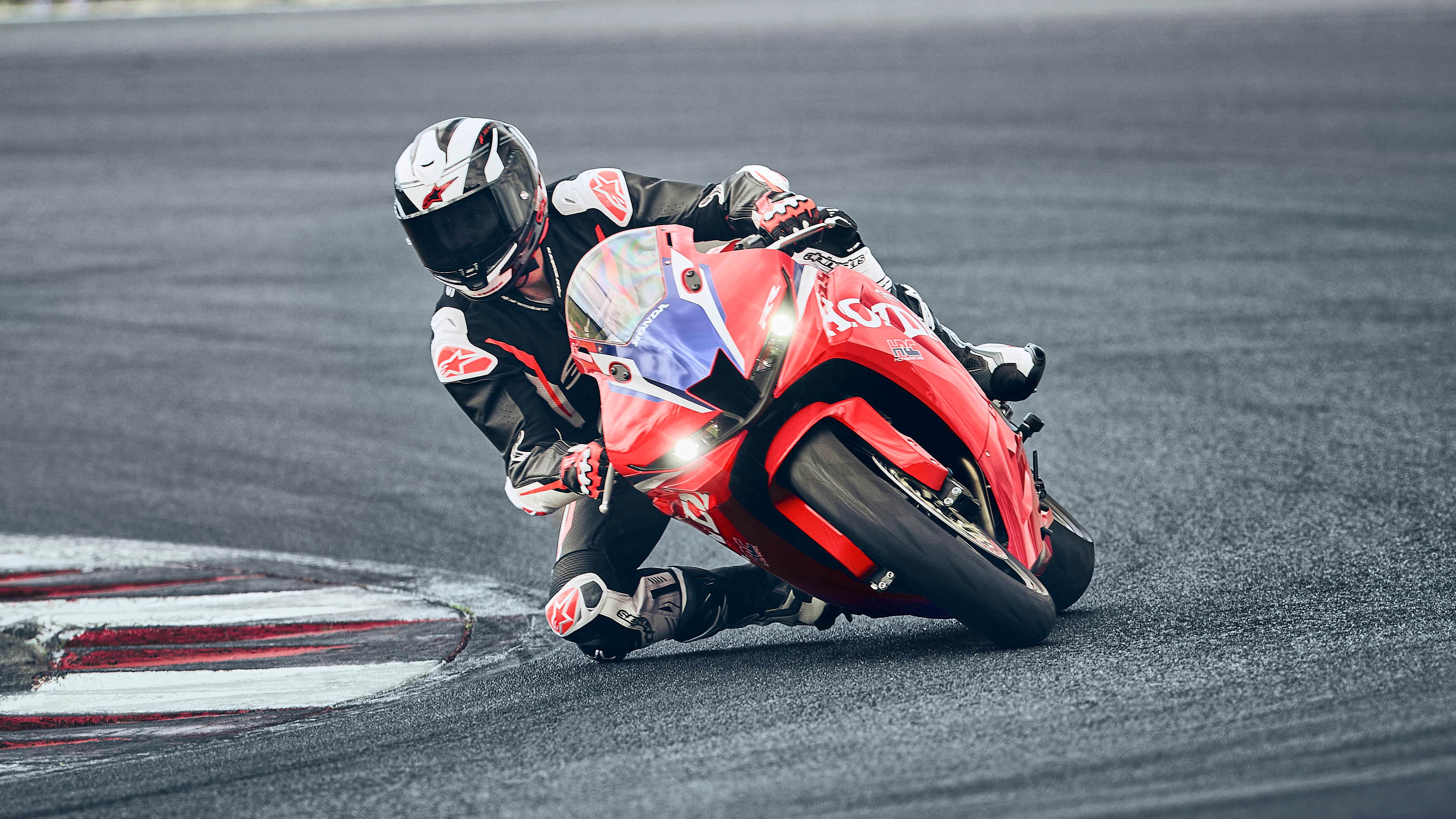 CBR600RR Single centre-up exhaust muffler.