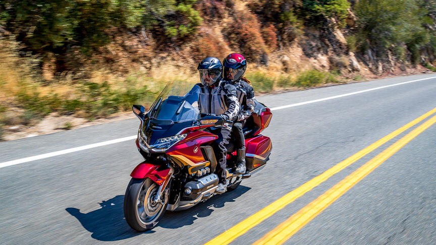 Gold Wing Tour, rider with pillion