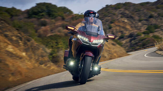 Honda GL1800 Gold Wing Tour, Full LED lighting with LED fog lights
