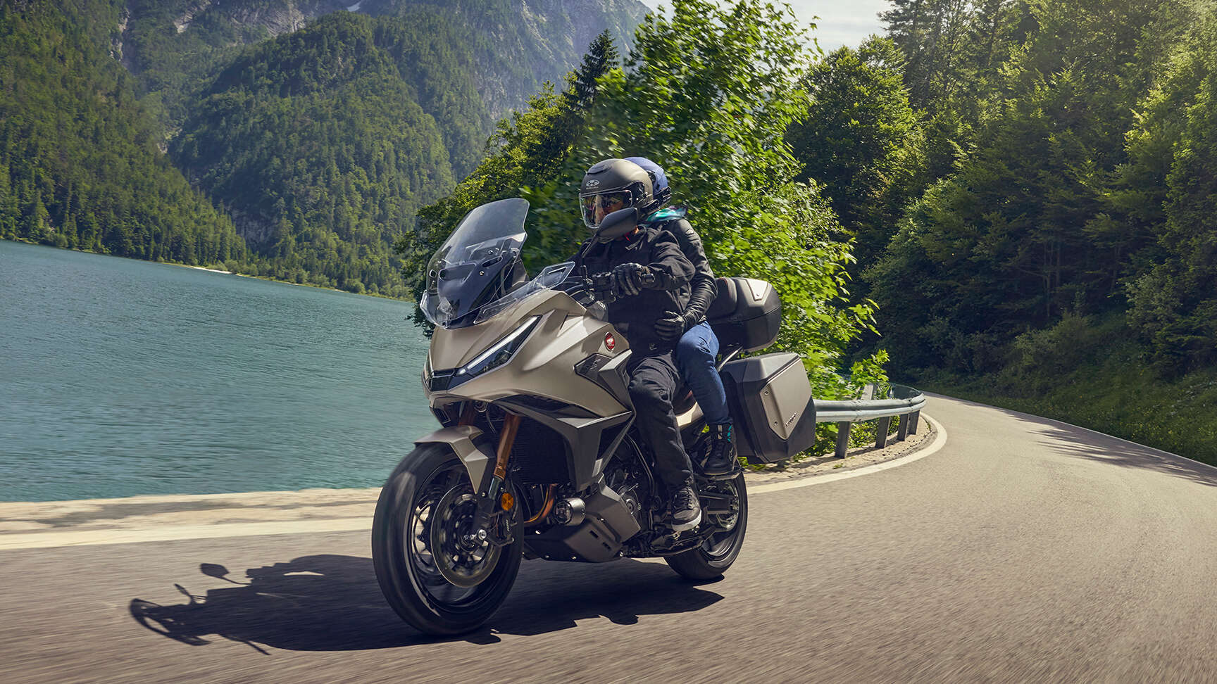 Honda NT1100 Touring Ultimate Motorcycling GT All rounder honda-nt1100-touring-ultimate-motorcycling-gt-all-rounder