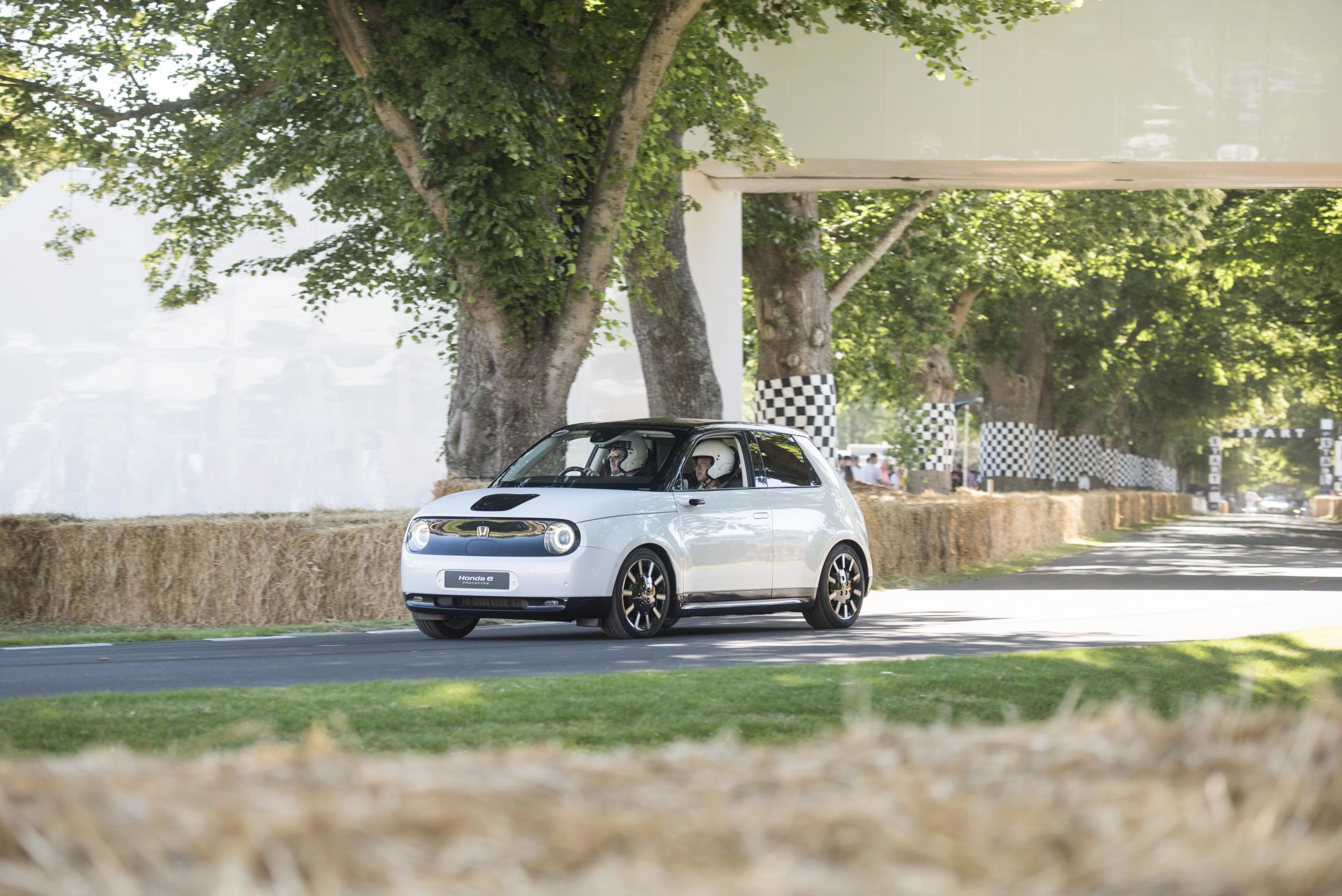honda e prototype on goodwood hill 2019 honda engine room