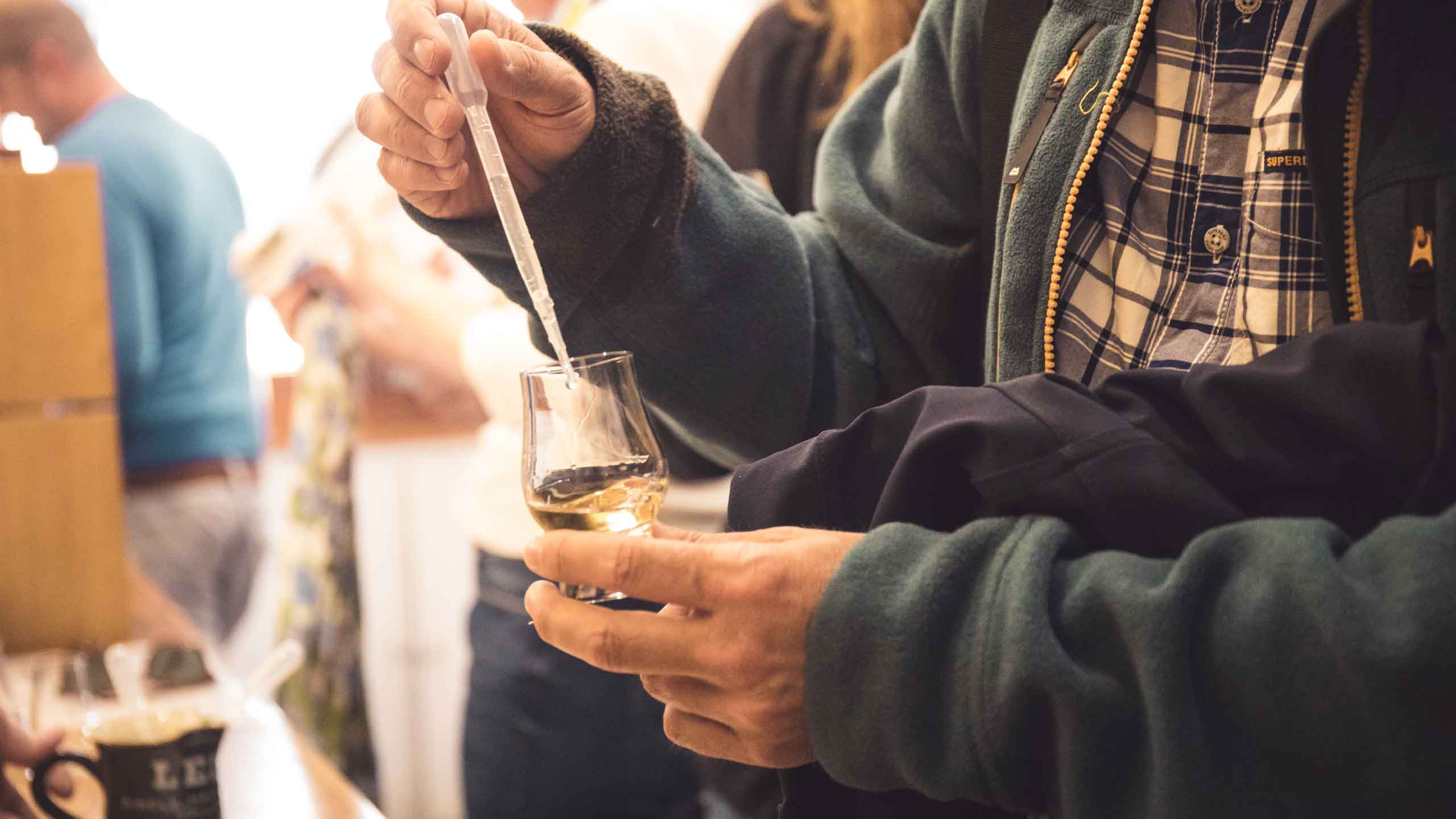 Whisky tasting at Burns Stewart distillery