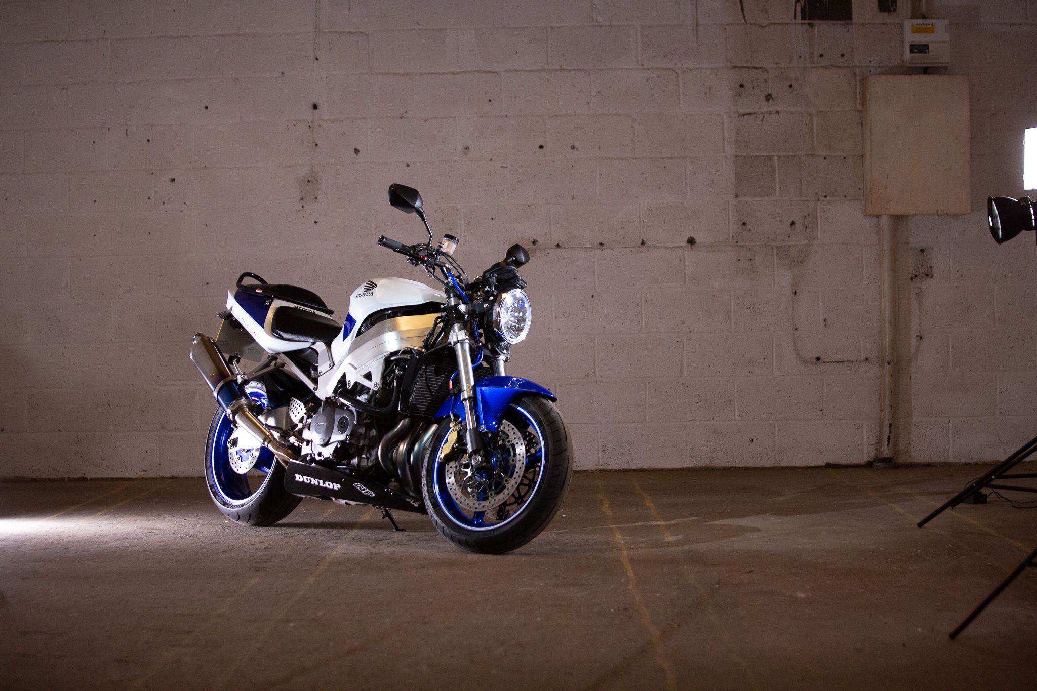 51 plate streetfighter style honda fireblade white blue
